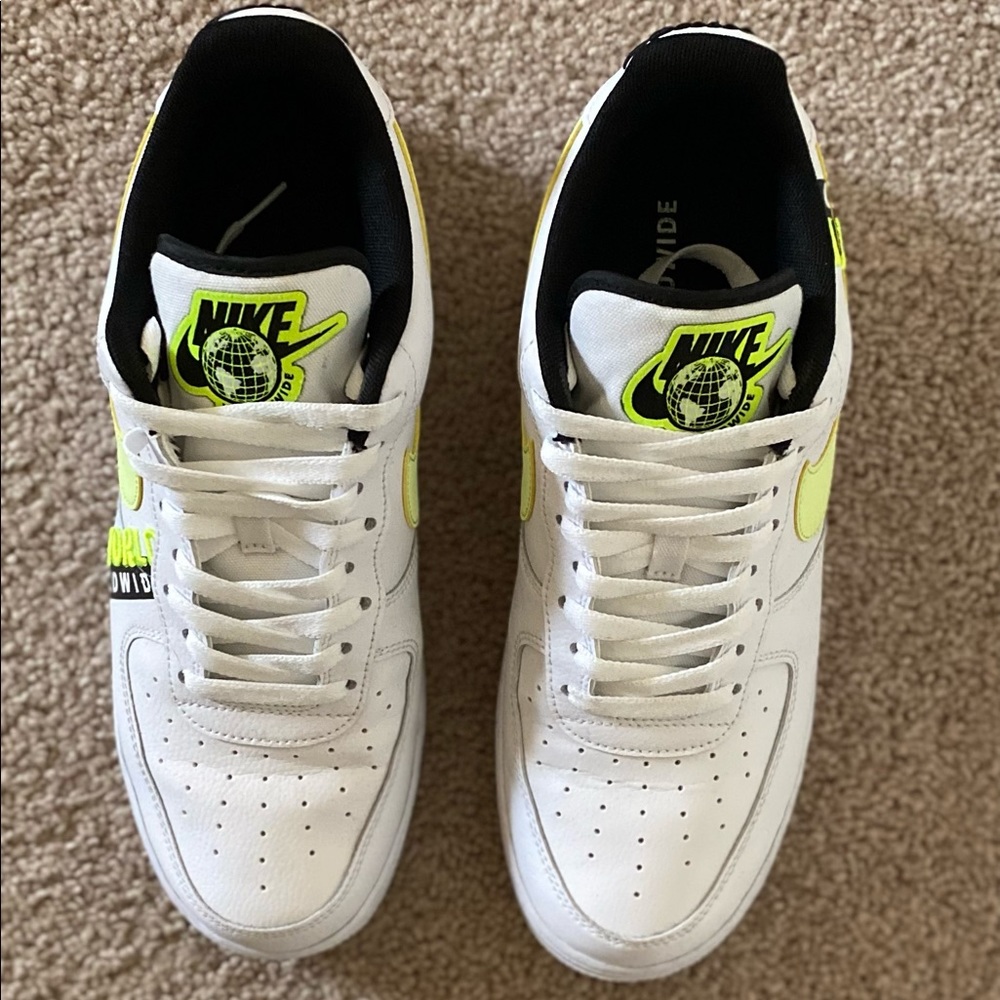 Nike Air Force 1 Low
Worldwide White Volt